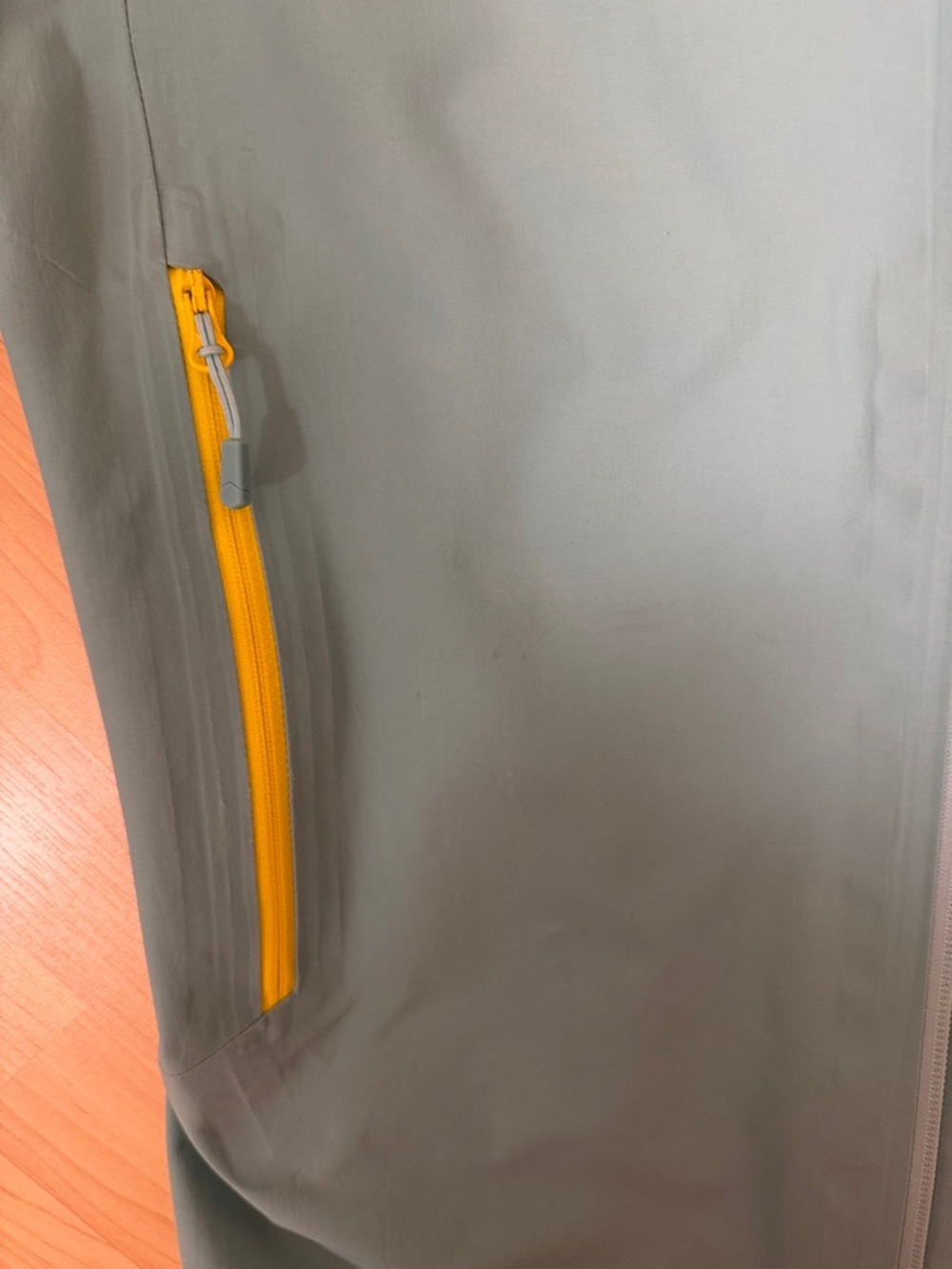 Mountain Hardwear Light Blue Hooded Shell Jacket with Yellow Zips - Picture 11 of 11